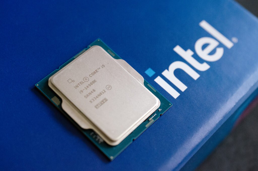 Intel Admits It's Not Ready for the PC Boom It Predicted 2 intel14900k 5E44No