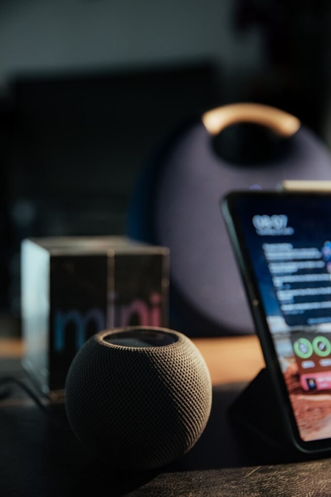 Apple’s Siri Overhaul Faces Yet Another Delay 4 black iphone 5 on black and silver speaker