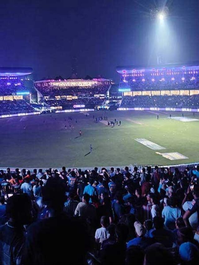 RR vs KKR IPL 2026: वरुण चक्रवर्ती का जलवा, 2 ओवर में 2 विकेट